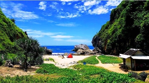 Camping di Pantai Wohkudu Gunungkidul