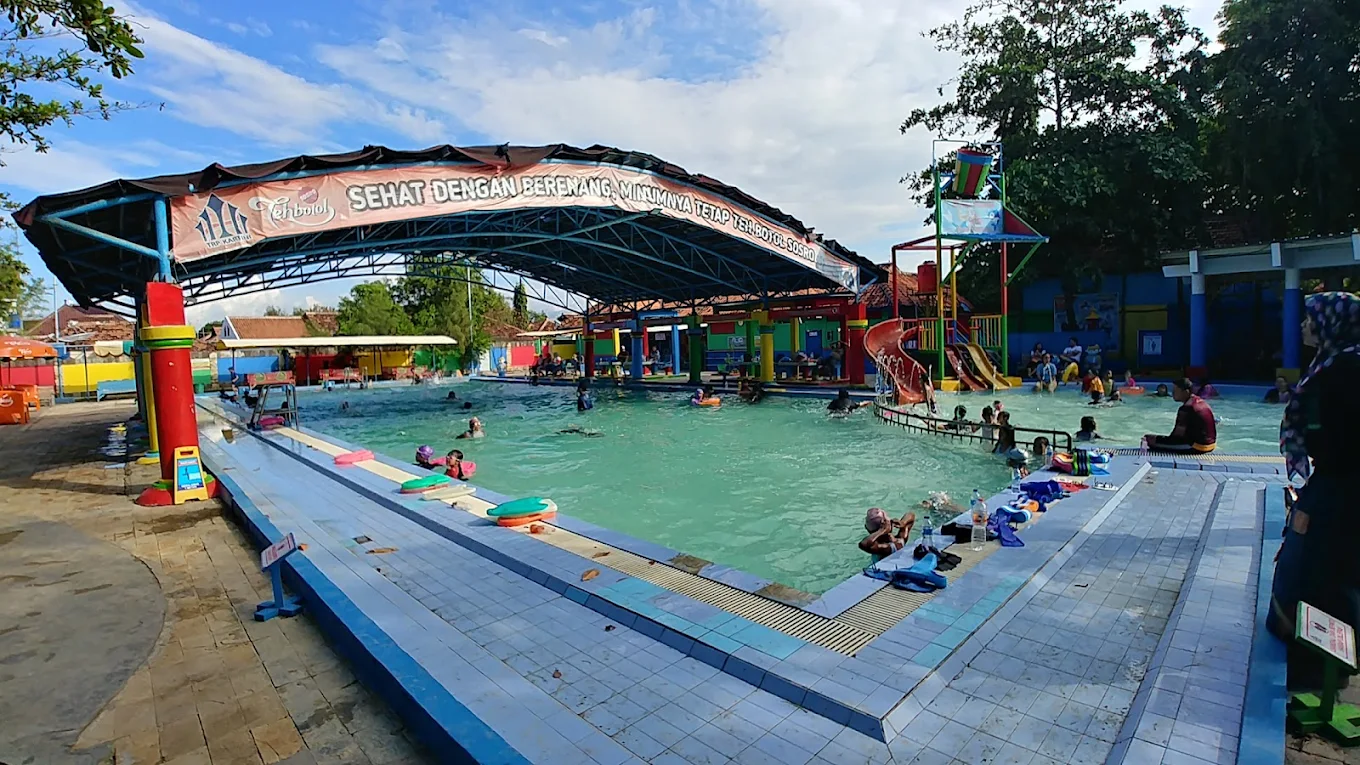 Kolam Renang Dampo Awang Beach
