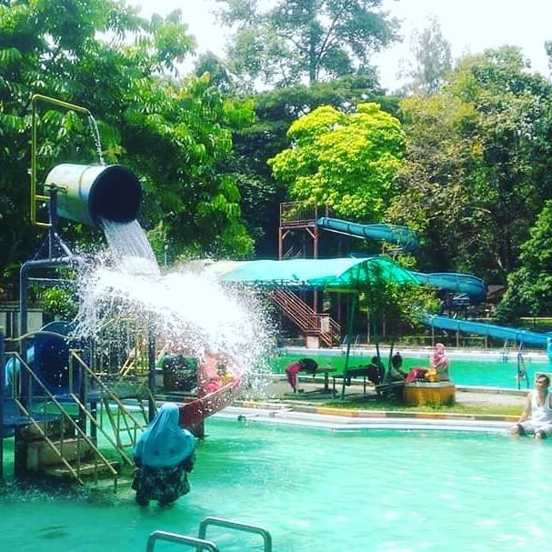 Kolam Renang Wana Wisata Mantingan Kartini Rembang